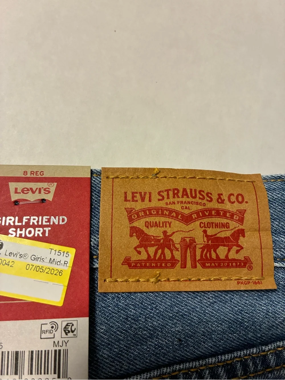 Levi’s Floral Embroidered High-Rise Girlfriend Shorts Girl’s size 8 Medium